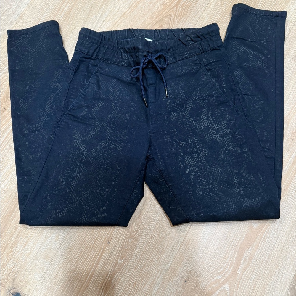 BEVY FLOG Black Snake-Print Jogger Pants